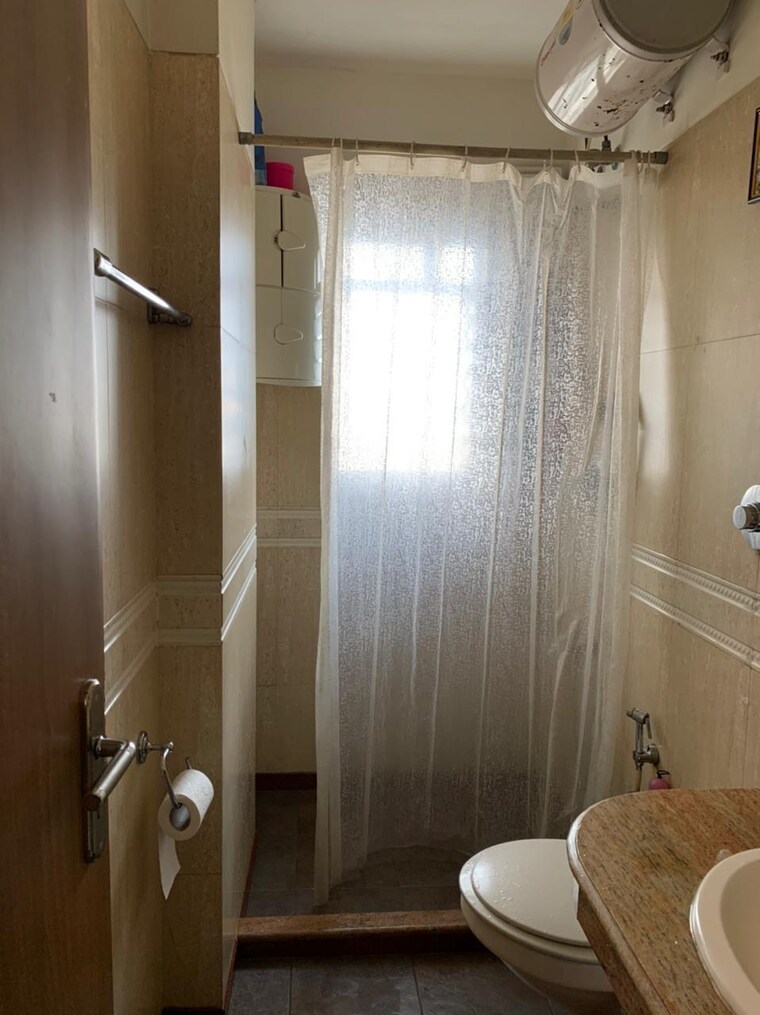 Bathroom, santacruz west 2 Bedroom 880 Sq.Ft. Apartment In Santacruz West Mumbai 9522155