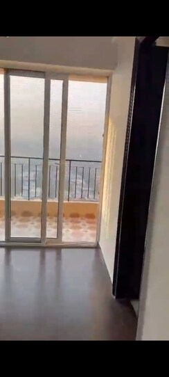 2 BHK Apartment For Sale in Landcraft Golflinks Plaza