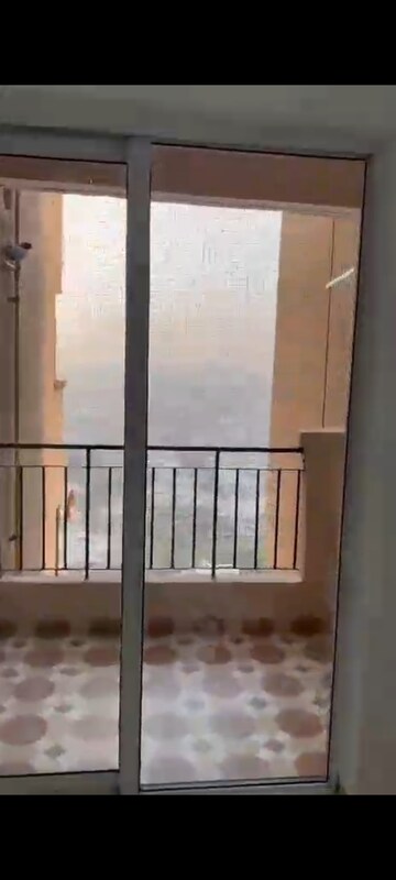 Room in 2 BHK Apartment at Landcraft Golflinks Plaza, Pandav Nagar – for Sale