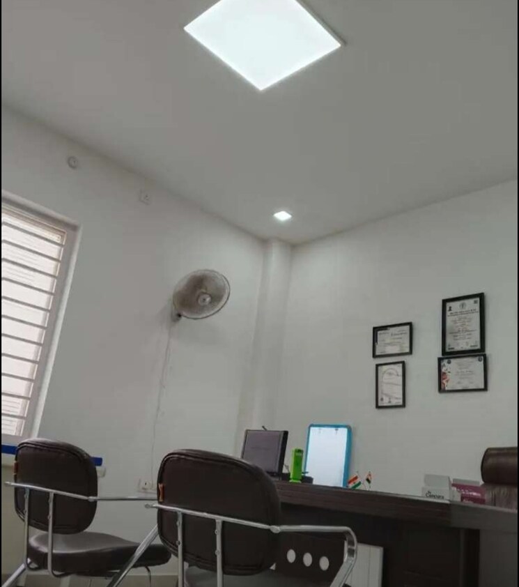 Team Area, hazratganj Commercial Office Space 1000 Sq.Ft. In Hazratganj Lucknow 9522210