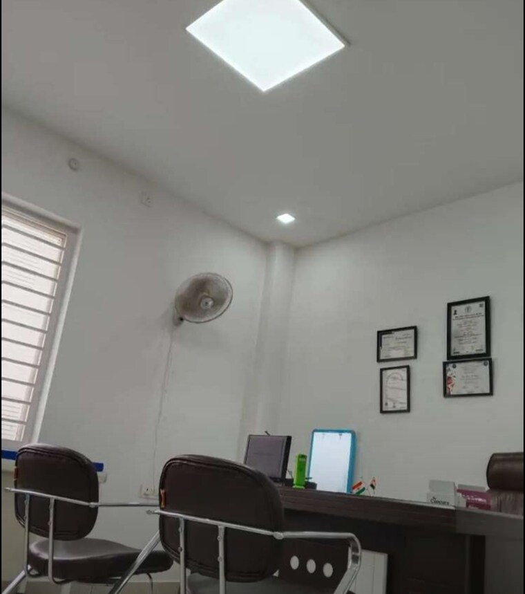 Team Area, hazratganj Commercial Office Space 1000 Sq.Ft. In Hazratganj Lucknow 9522210