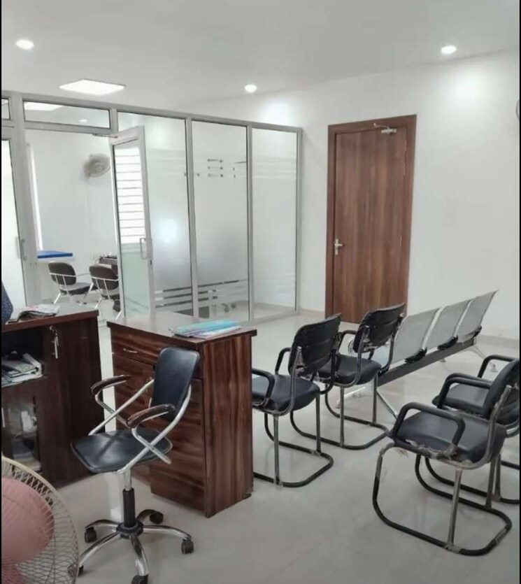 Team Area, hazratganj Commercial Office Space 1000 Sq.Ft. In Hazratganj Lucknow 9522210