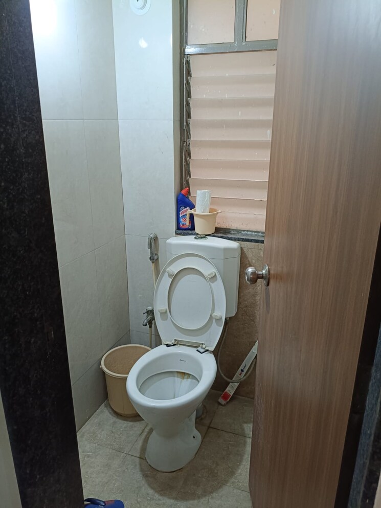 Bathroom, amit-colori 1 Bedroom 570 Sq.Ft. Apartment In Undri Pune 9522204