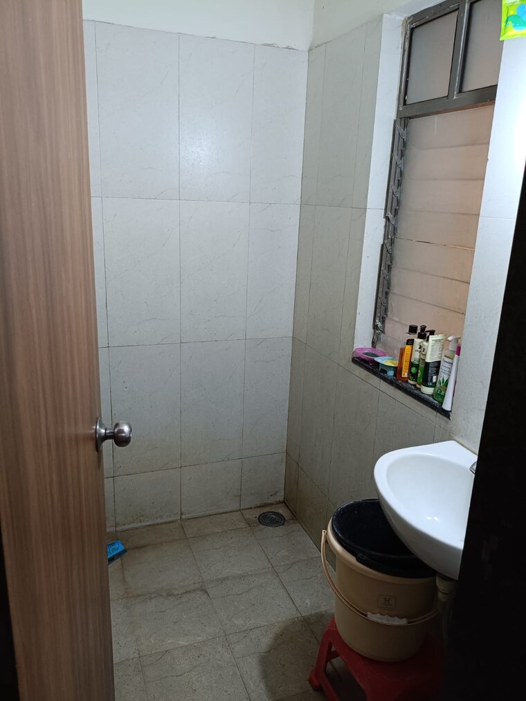 Bathroom, amit-colori 1 Bedroom 570 Sq.Ft. Apartment In Undri Pune 9522204