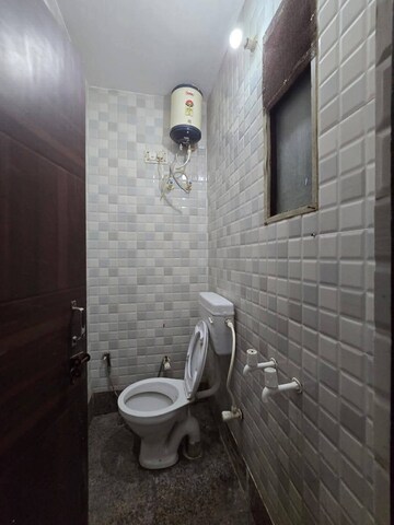 1 BHK Builder Floor For Rent in Chattarpur