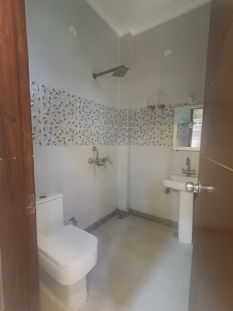 Bathroom, rwa-apartments-sector-70 2 Bedroom 1520 Sq.Ft. Independent House In Sector 70 Noida 9522281