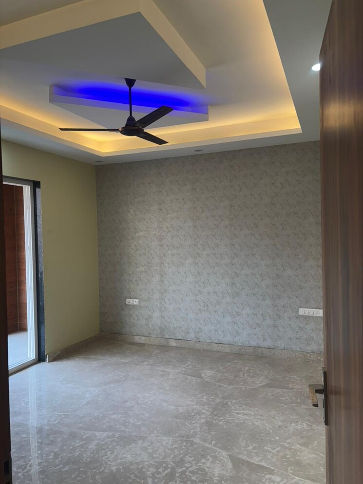 Room, south city 1 4 Bedroom 400 Sq.Yd. Builder Floor In South City 1 Gurgaon 9522256
