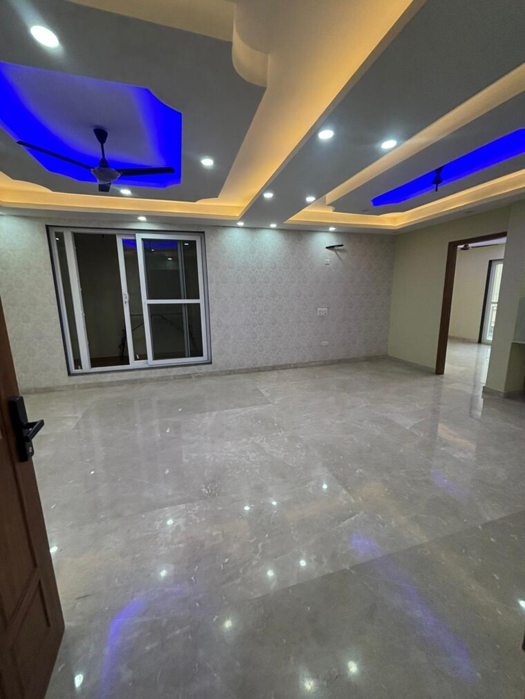  Parking, south city 1 4 Bedroom 400 Sq.Yd. Builder Floor In South City 1 Gurgaon 9522256