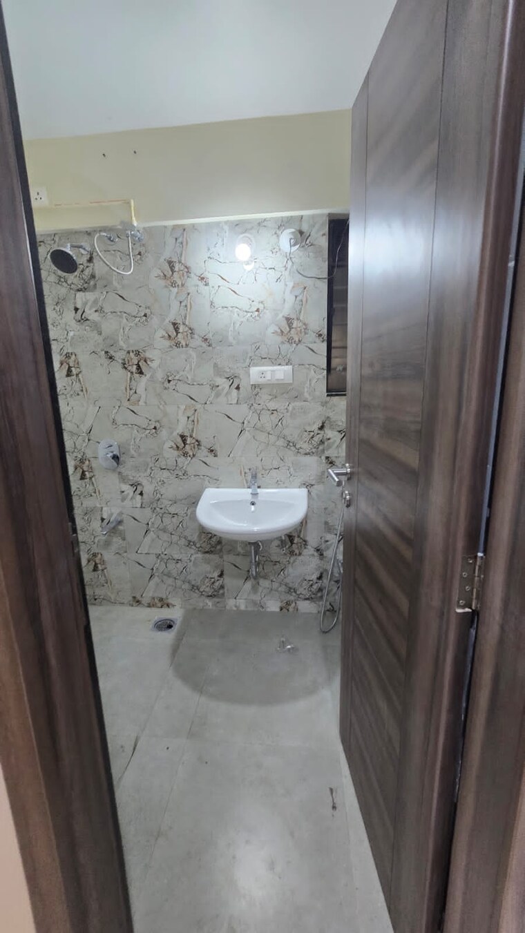 Bathroom, kakkad-la-vida 2 Bedroom 810 Sq.Ft. Apartment In Balewadi Pune 9513183
