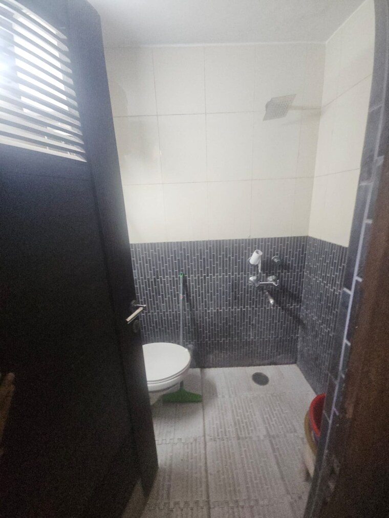 Bathroom, sector 56 4 Bedroom 300 Sq.Yd. Builder Floor In Sector 56 Gurgaon 9522267