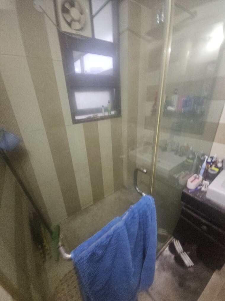 Bathroom, sector 56 4 Bedroom 300 Sq.Yd. Builder Floor In Sector 56 Gurgaon 9522267