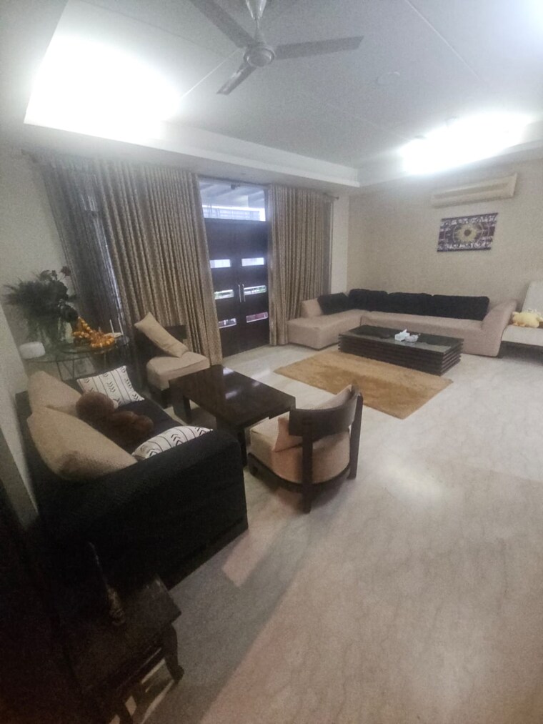 Living Room, sector 56 4 Bedroom 300 Sq.Yd. Builder Floor In Sector 56 Gurgaon 9522267