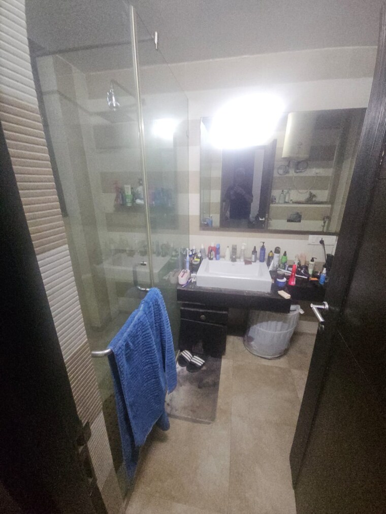  Parking, sector 56 4 Bedroom 300 Sq.Yd. Builder Floor In Sector 56 Gurgaon 9522267