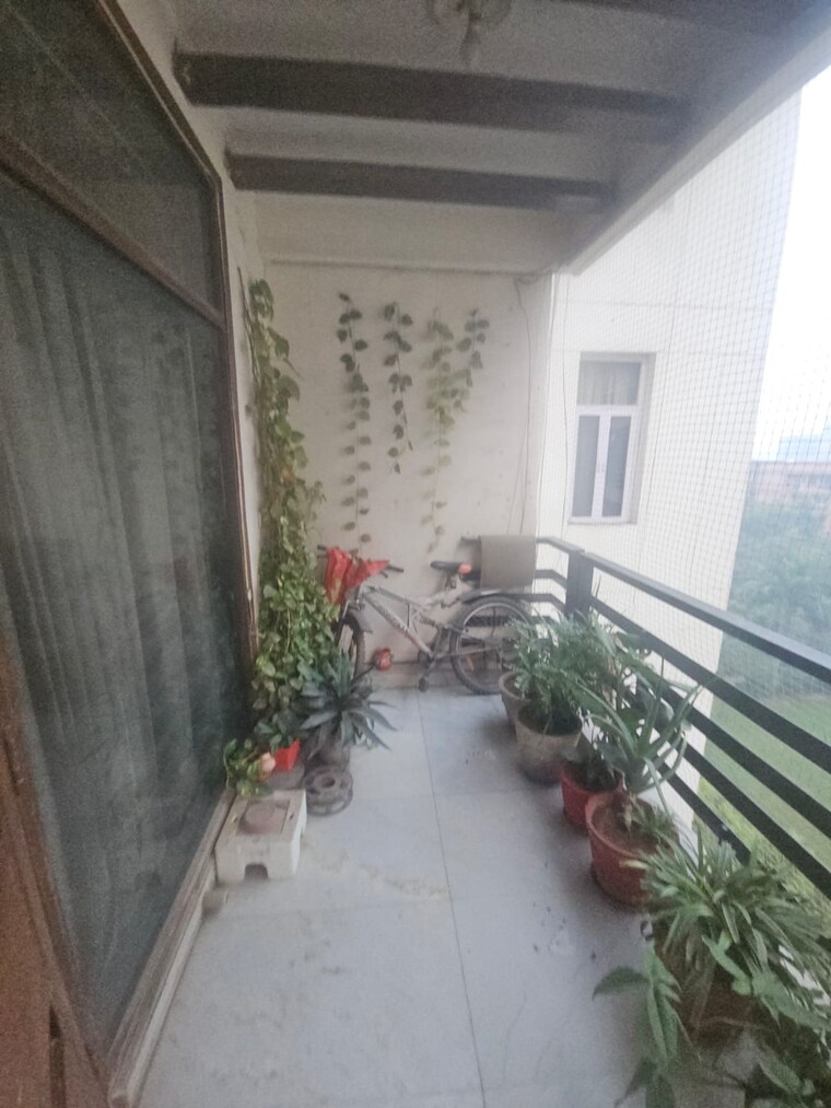 Balcony, sector 56 4 Bedroom 300 Sq.Yd. Builder Floor In Sector 56 Gurgaon 9522267