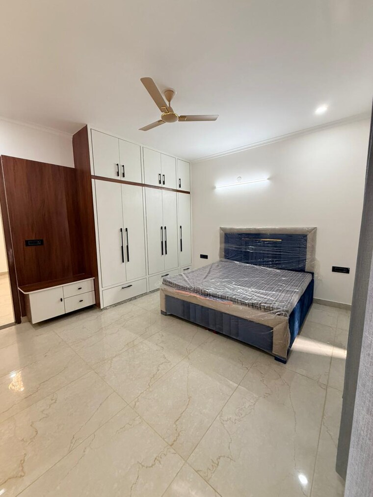 Bedroom, sector 57 3 Bedroom 300 Sq.Yd. Builder Floor In Sector 57 Gurgaon 9522277