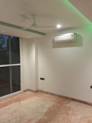 Room in 3 BHK Builder Floor at Sushant Lok I – for Rent