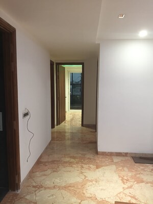 Room in 3 BHK Builder Floor at Sushant Lok I – for Rent