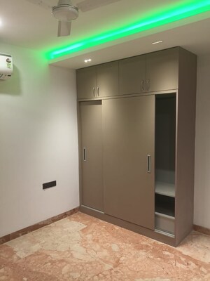 Room in 3 BHK Builder Floor at Sushant Lok I – for Rent