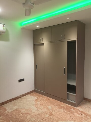 Room in 3 BHK Builder Floor at Sushant Lok I – for Rent