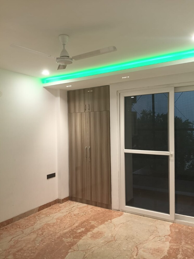 Room, sushant lok i 3 Bedroom 300 Sq.Yd. Builder Floor In Sushant Lok I Gurgaon 9522283