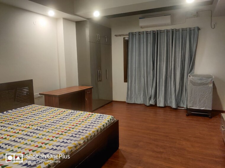 Bedroom, sector 52 3 Bedroom 300 Sq.Yd. Builder Floor In Sector 52 Gurgaon 9522302