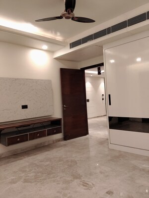 Room in 5 BHK Penthouse at M3M Golf Estate, Sector 65 – for Sale