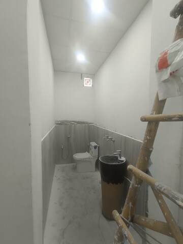 Bathroom in 6 BHK Villa at RWA Apartments Sector 70, Sector 70 – for Rent