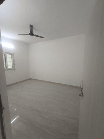 Room in 6 BHK Villa at RWA Apartments Sector 70, Sector 70 – for Rent