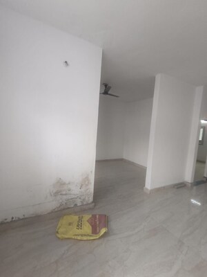 Room in 6 BHK Villa at RWA Apartments Sector 70, Sector 70 – for Rent