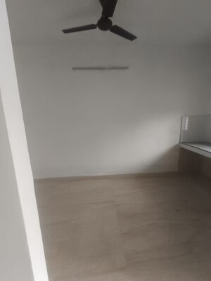 Room in 6 BHK Villa at RWA Apartments Sector 70, Sector 70 – for Rent