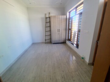 Room in 3 BHK Independent House at Sahastradhara – for Rent