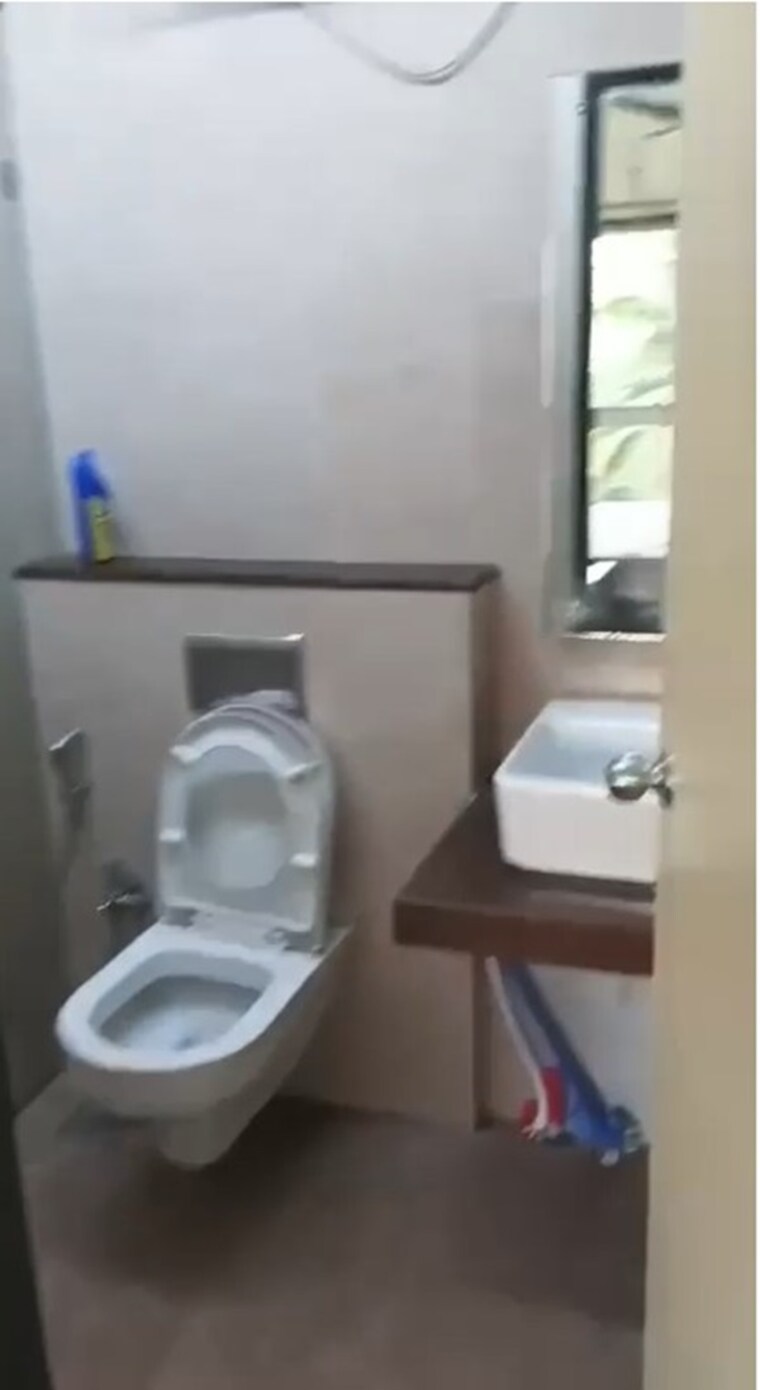 Bathroom, chembur 2 Bedroom 860 Sq.Ft. Apartment In Chembur Mumbai 9522332