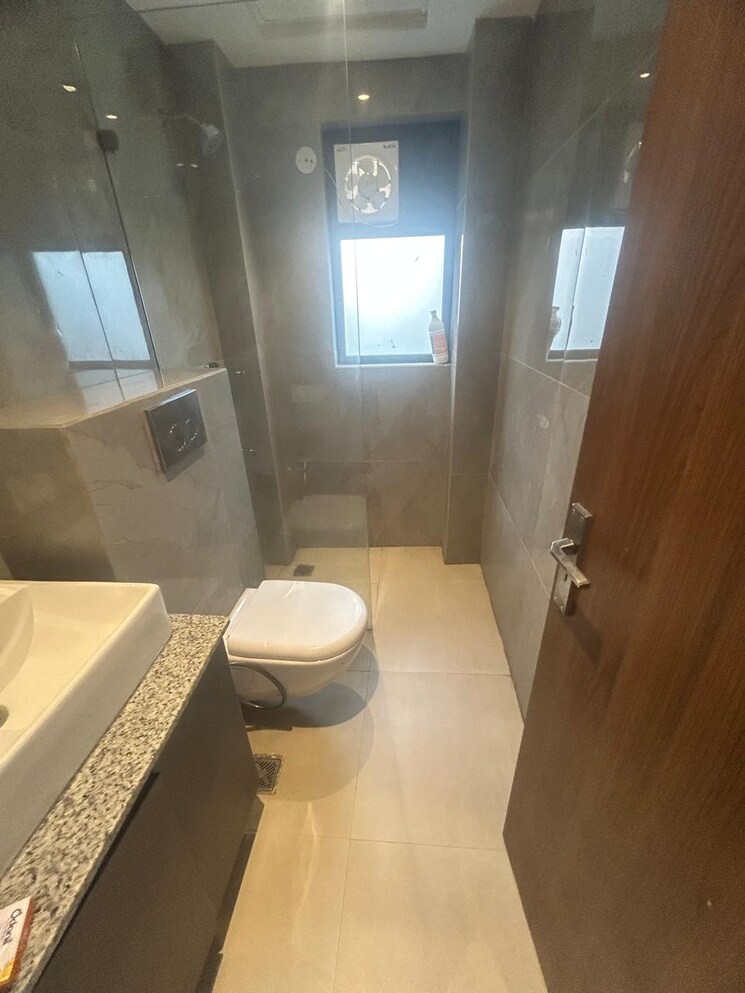 Bathroom, suncity-vatsal-valley 2 Bedroom 1130 Sq.Ft. Builder Floor In Gwal Pahari Gurgaon 9522425