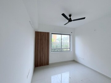 Room in 2 BHK Apartment at Godrej Seven, Joka – for Rent