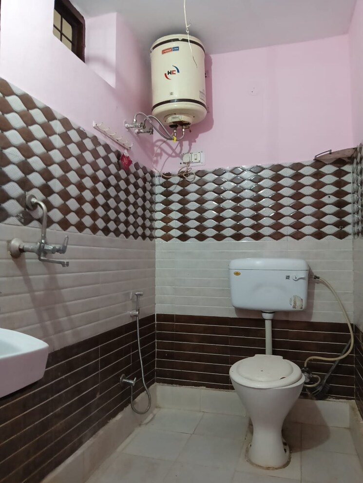 Bathroom, sector 45 1 Bedroom 900 Sq.Ft. Builder Floor In Sector 45 Gurgaon 9522453