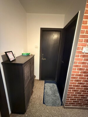 Furnished Amenities in 1 BHK Apartment at Valentine Apartments, Goregaon East – for Rent