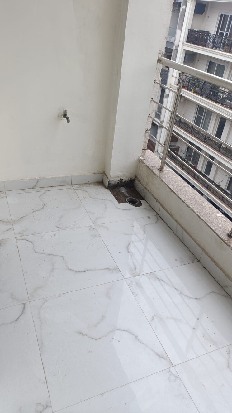 Balcony, sector 45 2 Bedroom 900 Sq.Ft. Builder Floor In Sector 45 Gurgaon 9522490