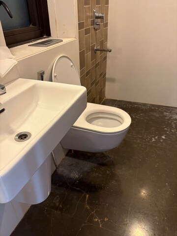 Team Area in 2 BHK Apartment at Lodha The Park, Worli – for Rent