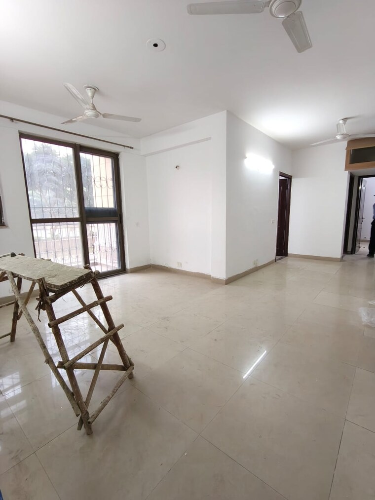 Room, greater kailash ii 3 Bedroom 550 Sq.Yd. Builder Floor In Greater Kailash ii Delhi 9522510