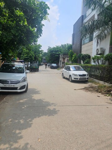 Parking in 3 BHK Builder Floor at Sector 7 – for Rent