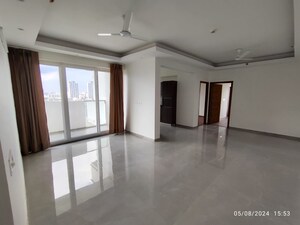 Room in 4 BHK Builder Floor at Unitech Residency Greens, Sector 46 – for Rent