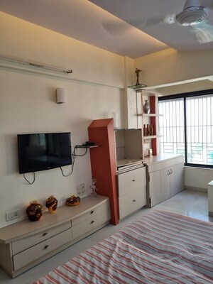 Master Bedroom in 2 BHK Apartment at Movie Tower, Andheri West – for Rent