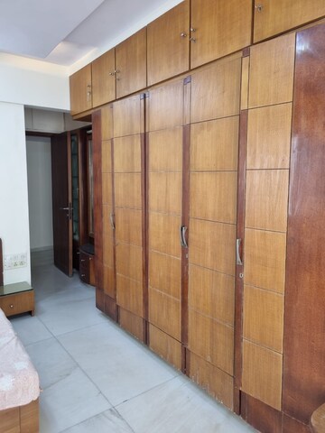 Room in 2 BHK Apartment at Movie Tower, Andheri West – for Rent