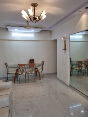 Room in 2 BHK Apartment at Movie Tower, Andheri West – for Rent