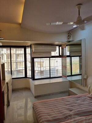 Bedroom in 2 BHK Apartment at Movie Tower, Andheri West – for Rent