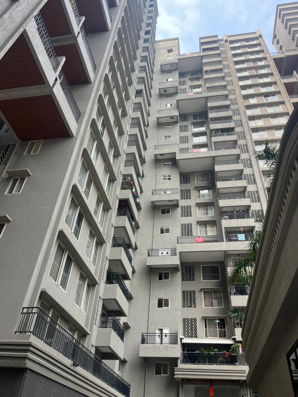 2 BHK + Servant Room 1000 Sq.Ft. Apartment in Supreme Estado