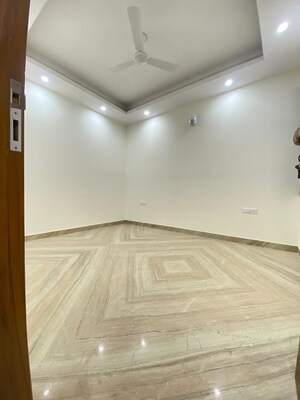Room in 2 BHK Builder Floor at Unitech Arcadia, South City 2 – for Rent