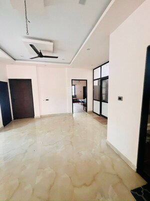 Room in 6 BHK Independent House at Gomti Nagar – for Rent