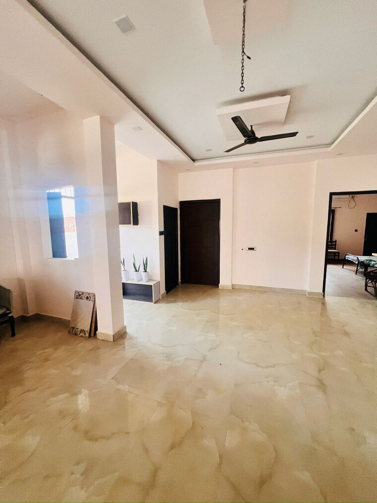 Room, gomti nagar 6 Bedroom 3500 Sq.Ft. Independent House In Gomti Nagar Lucknow 9522685
