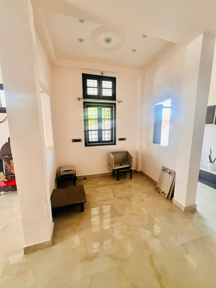  Parking, gomti nagar 6 Bedroom 3500 Sq.Ft. Independent House In Gomti Nagar Lucknow 9522685